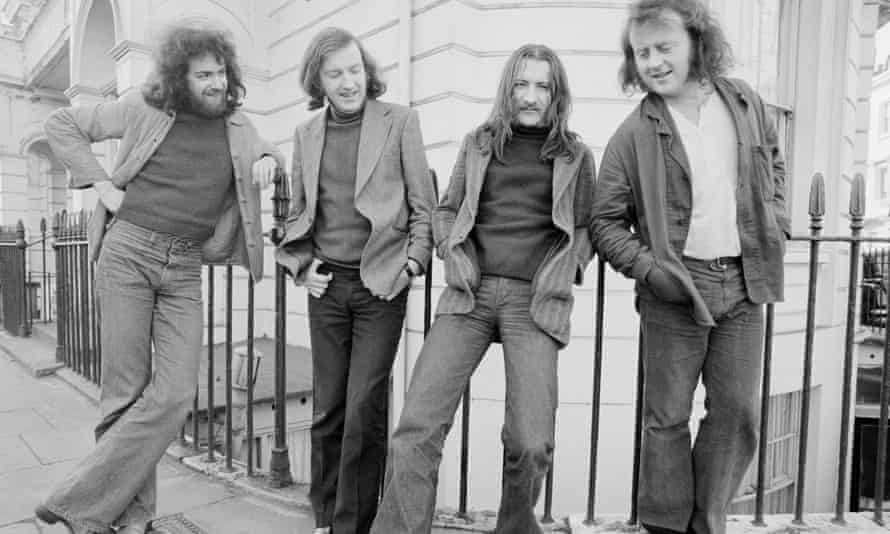 Dónal Lunny, 'colosso da música irlandesa', morre aos 79 anos