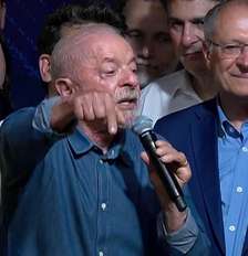 Lula discursou para multidão na Avenida Paulista após ser eleito Foto: Reprodução/Globo