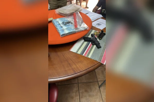 PF faz ação contra crime eleitoral após saque de R$ 200 mil e acha 5 armas