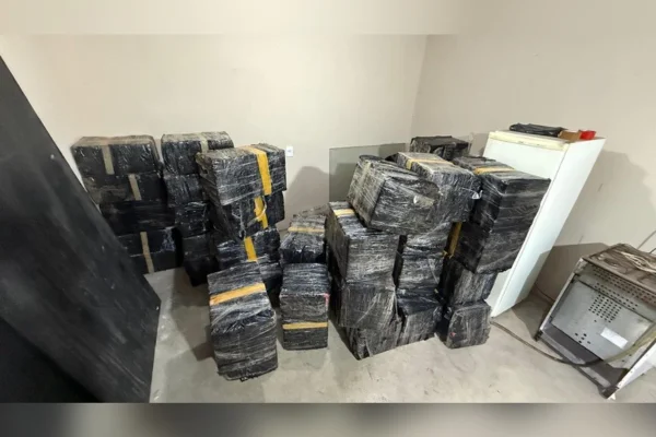 PF e PM acham base do tráfico com 2,5 toneladas de maconha no Paraná - destaque galeria