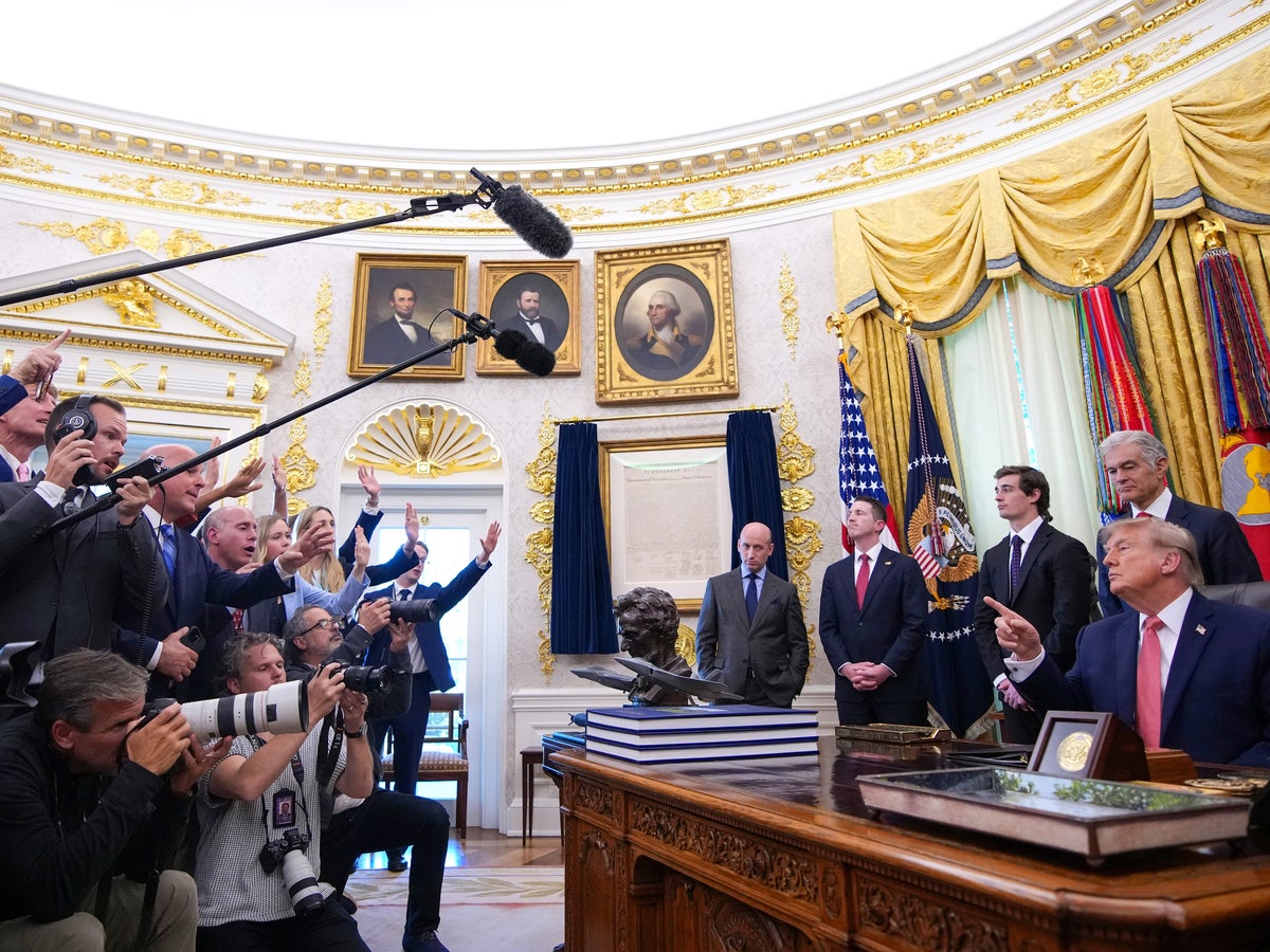A Casa Branca exige que o Politico retire os artigos e se desculpe com Trump ou 'enfrente as consequências': relatório