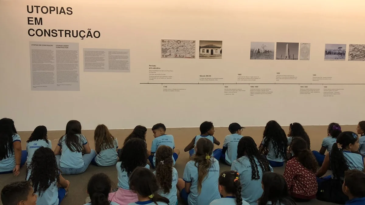 Mostra Utopias em construção faz alunos viajarem pela história de Brasília