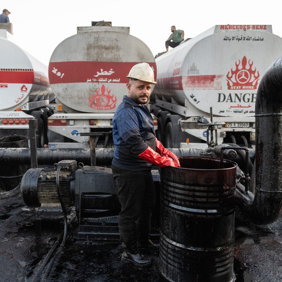 Os preços do petróleo saltaram 5% devido às tensões no Oriente Médio e à ameaça de furacão nos EUA.