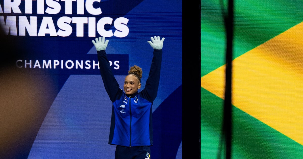 Rebeca Andrade domina final do salto, conquista ouro e se torna tricampeã mundial