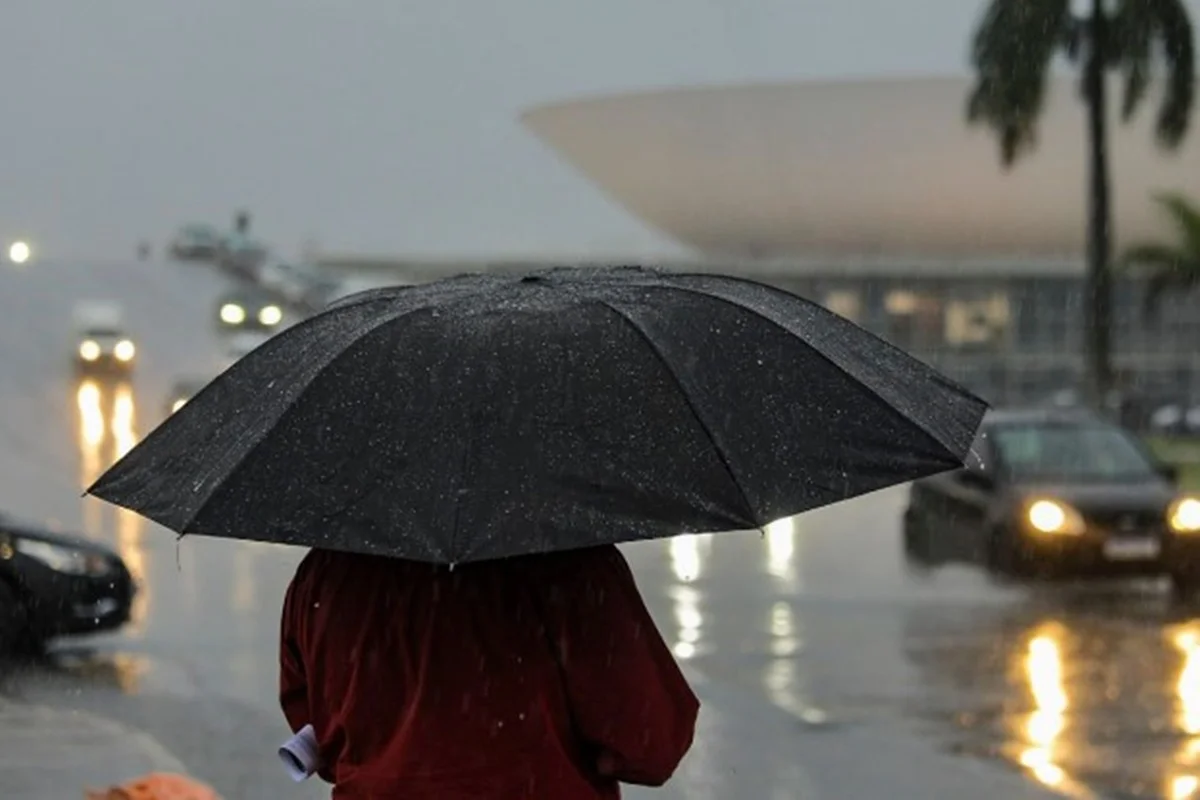DF começa semana sob alerta de tempestade com ventania forte; veja previsão
