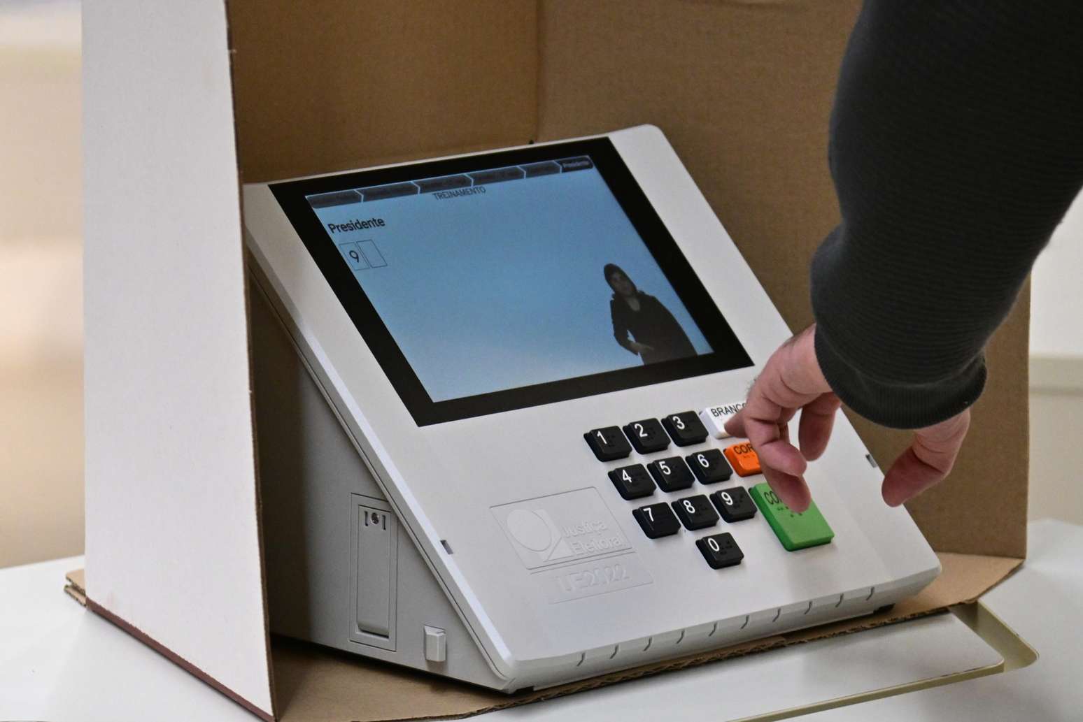 92% dizem que decis&atilde;o de voto no 2&ordm; turno n&atilde;o mudar&aacute; e 7% podem mudar, mostra BTG/Nexus